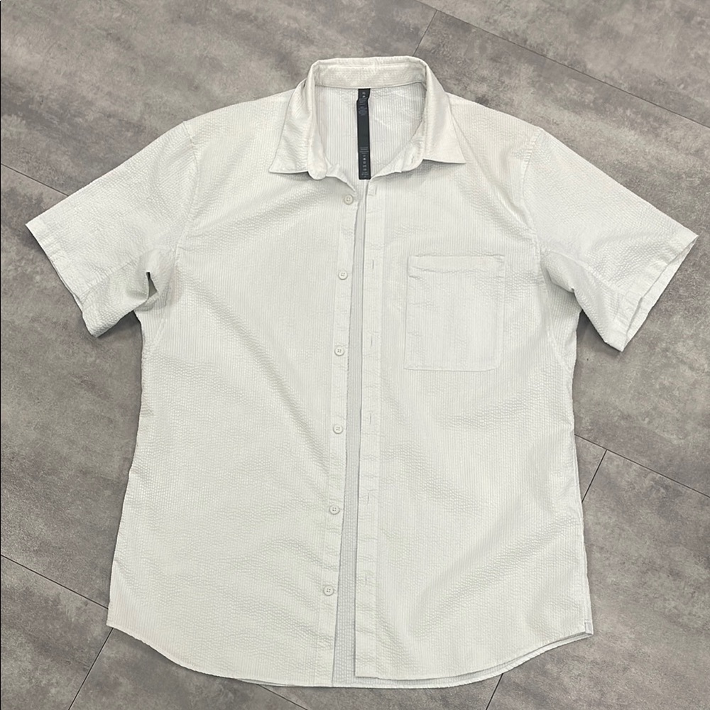 Mens XL Lululemon AthleticaCasual Button Down Shirt with Textured Fabric
